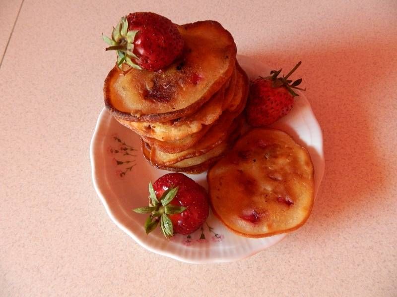 Racuszki z truskawkami i płatkami owsianymi