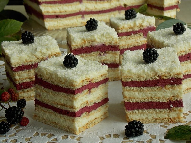 Rafaello na krakersach z jeżynami Rafaello na krakersach z jeżynami