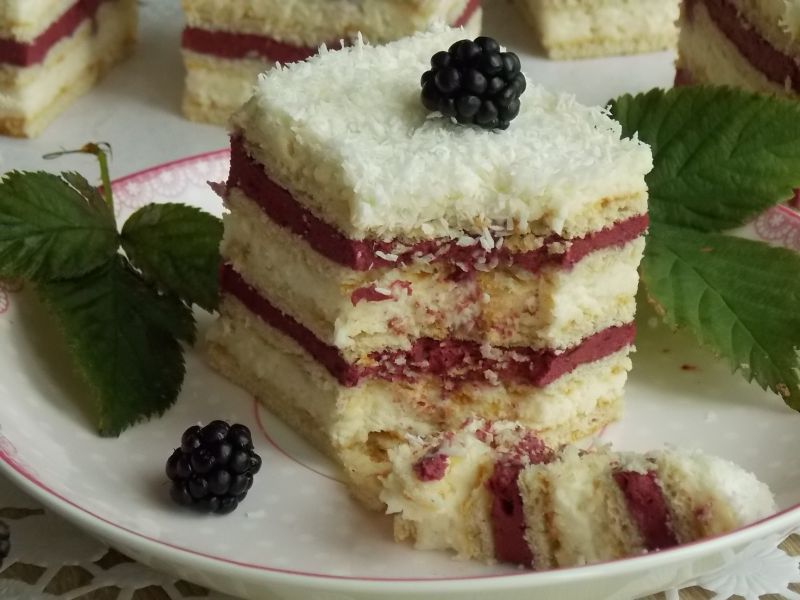 Rafaello na krakersach z jeżynami Rafaello na krakersach z jeżynami