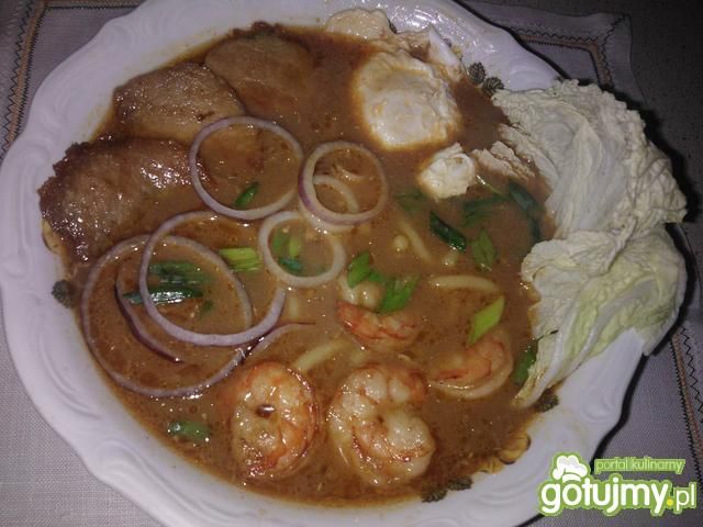 Ramen z wieprzowiną,krewetkami i jajkiem Ramen z wieprzowiną,krewetkami i jajkiem