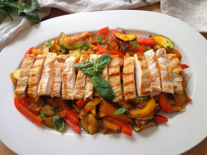 Ratatouille z grillowanym kurczakiem