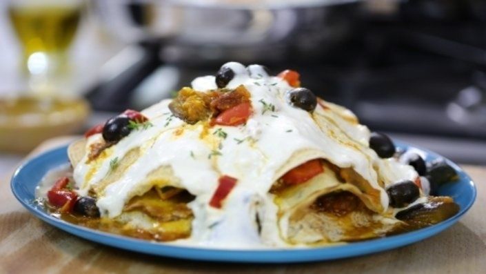 Ratatouille z naleśnikami i sosem z koziego sera Ratatouille z naleśnikami i sosem z koziego sera