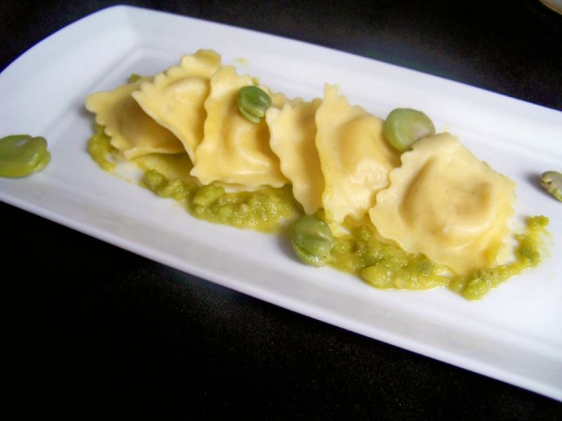 Ravioli z bobem, miętą i ricottą Ravioli z bobem, miętą i ricottą