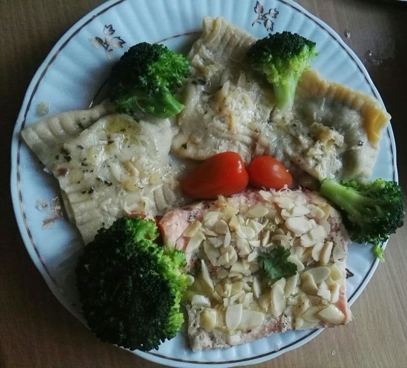 Ravioli z farszem brokułowo-serowym Ravioli z farszem brokułowo-serowym
