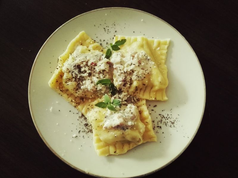 Ravioli z fasolką szparagową i gorgonzolą