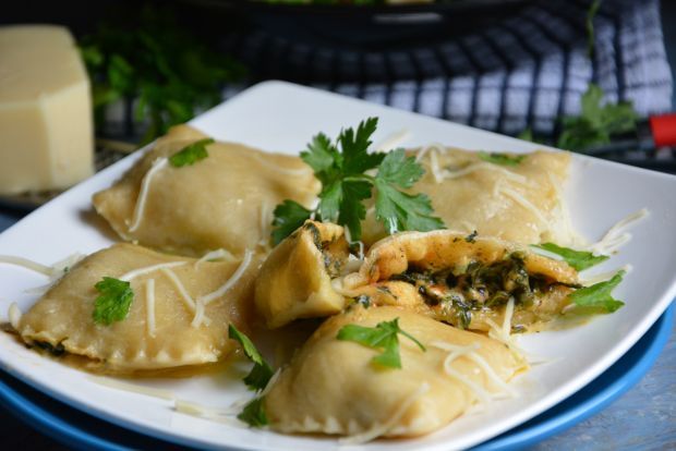 Ravioli z kremowym szpiankiem Ravioli z kremowym szpiankiem