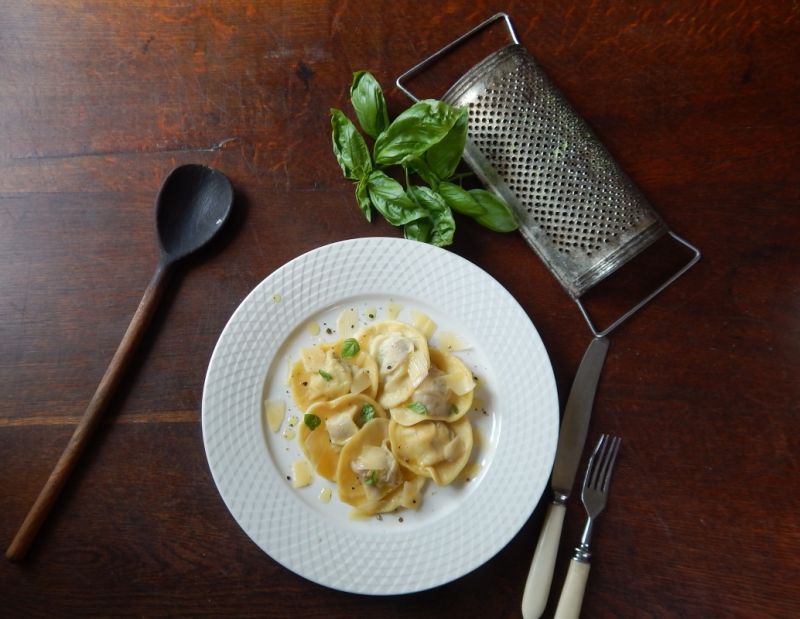 Ravioli z Prosciutto i mozarellą Ravioli z Prosciutto i mozarellą