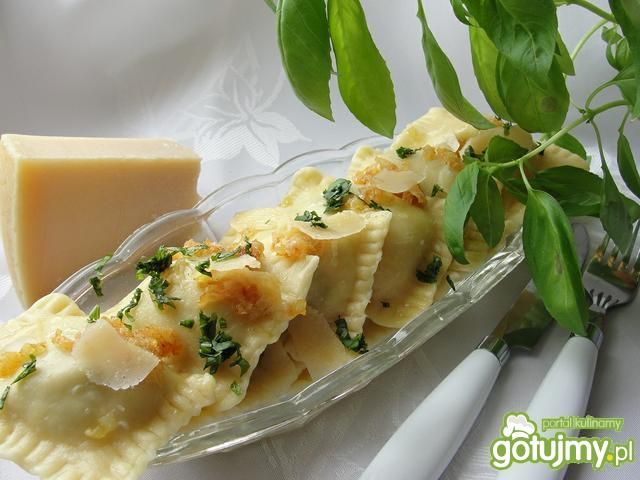 Ravioli z szpinakiem i grana padano