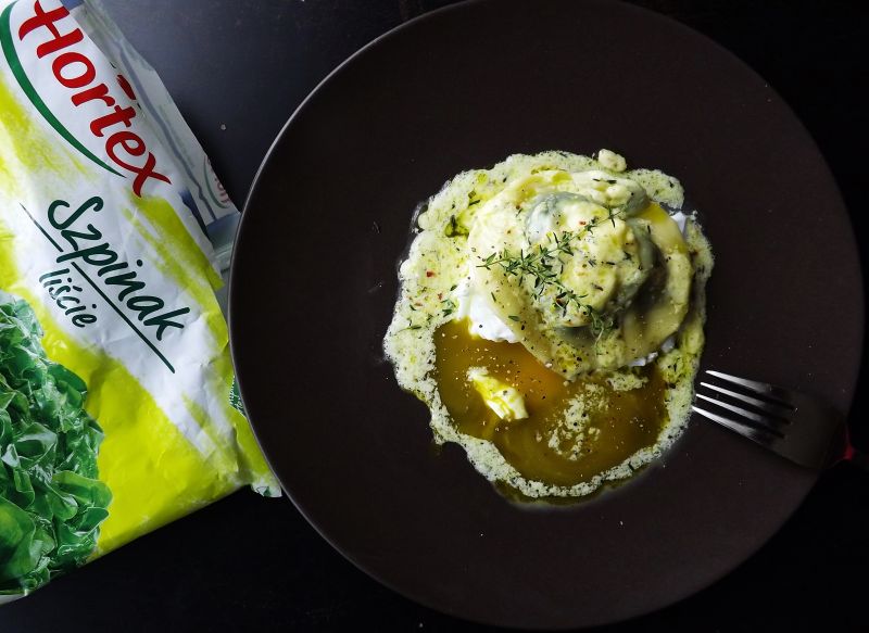 Ravioli ze szpinakiem, serem na jajku w koszulce Ravioli ze szpinakiem, serem na jajku w koszulce
