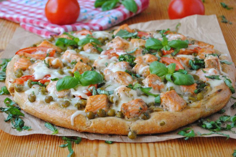 Razowa pizza z łososiem Razowa pizza z łososiem