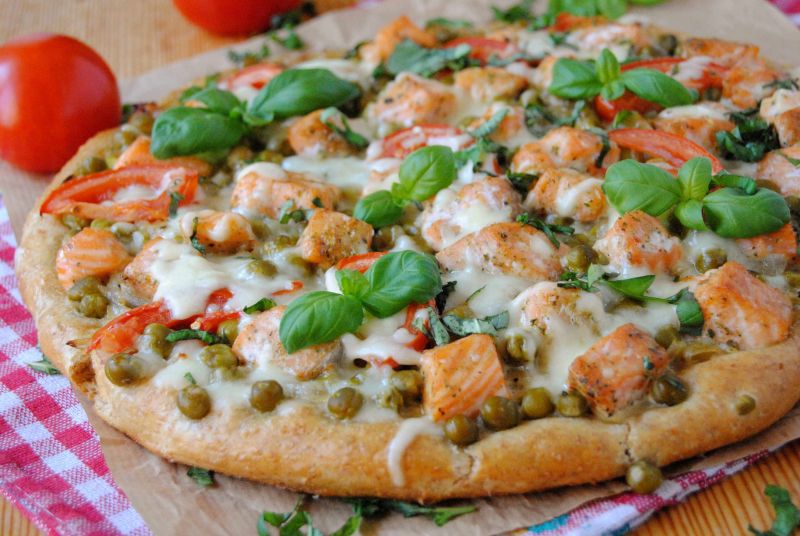Razowa pizza z łososiem Razowa pizza z łososiem