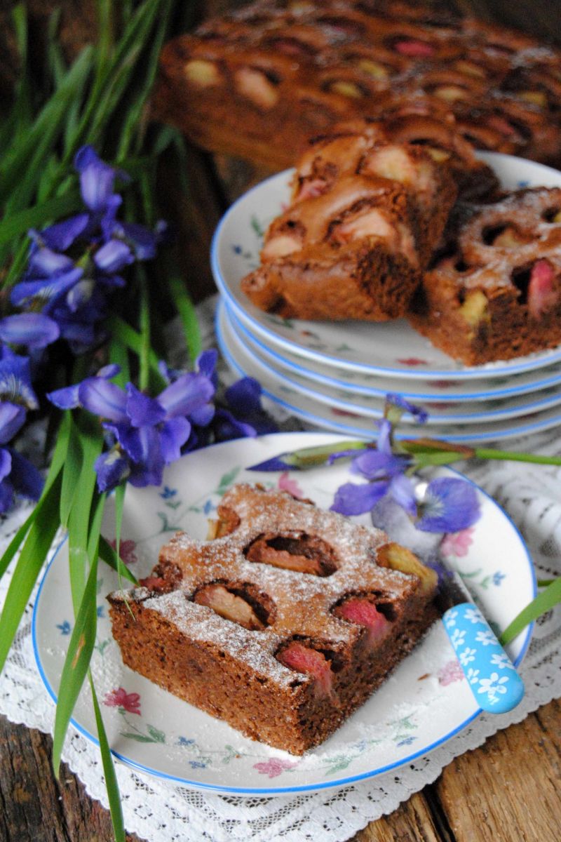 Razowe brownie z rabarbarem Razowe brownie z rabarbarem