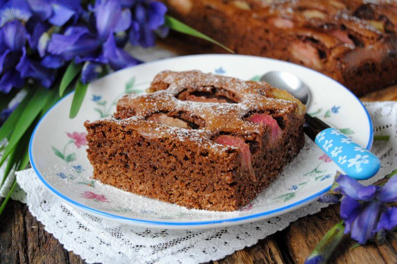 Razowe brownie z rabarbarem Razowe brownie z rabarbarem