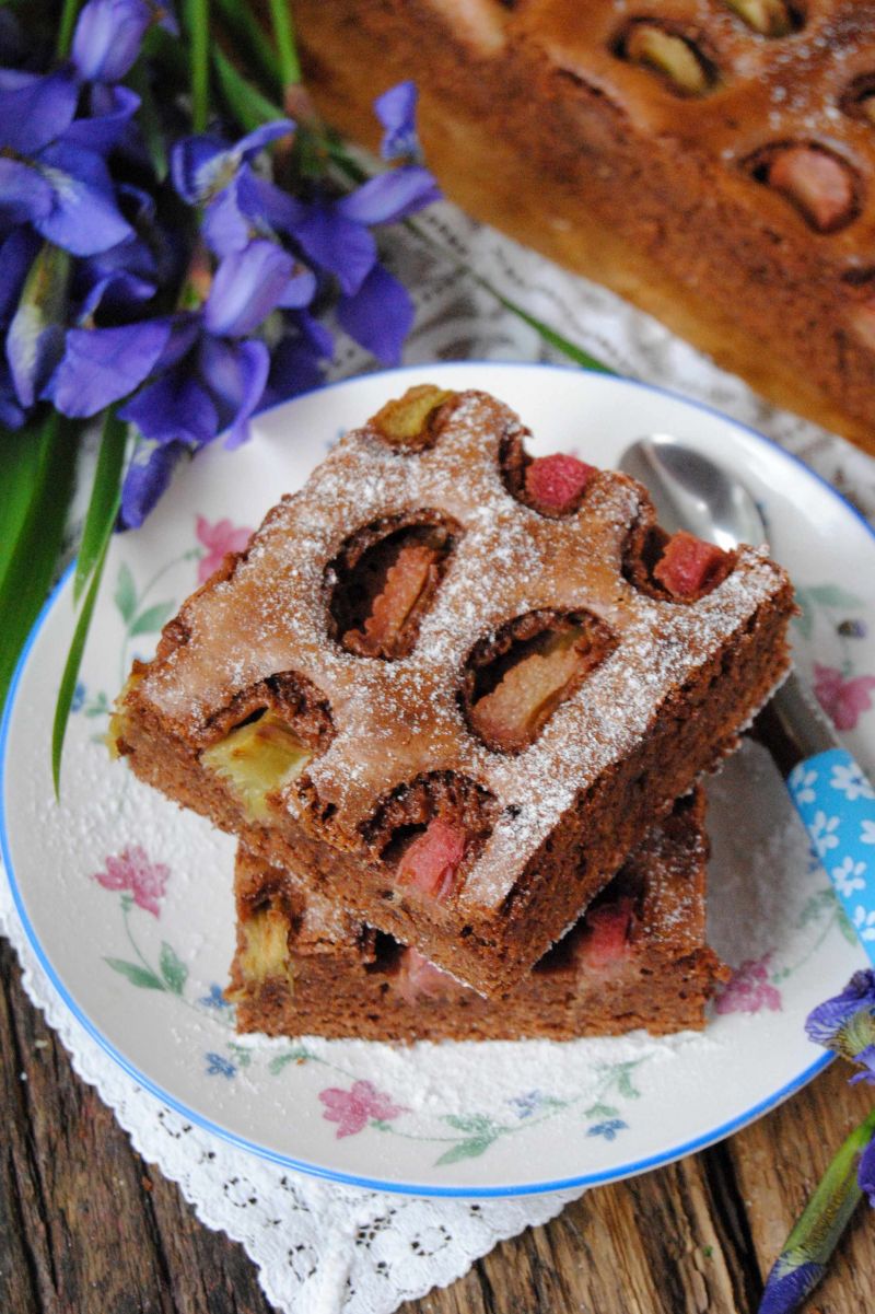 Razowe brownie z rabarbarem Razowe brownie z rabarbarem
