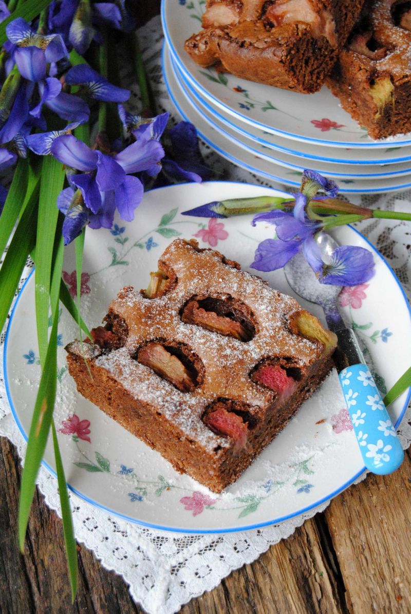 Razowe brownie z rabarbarem Razowe brownie z rabarbarem