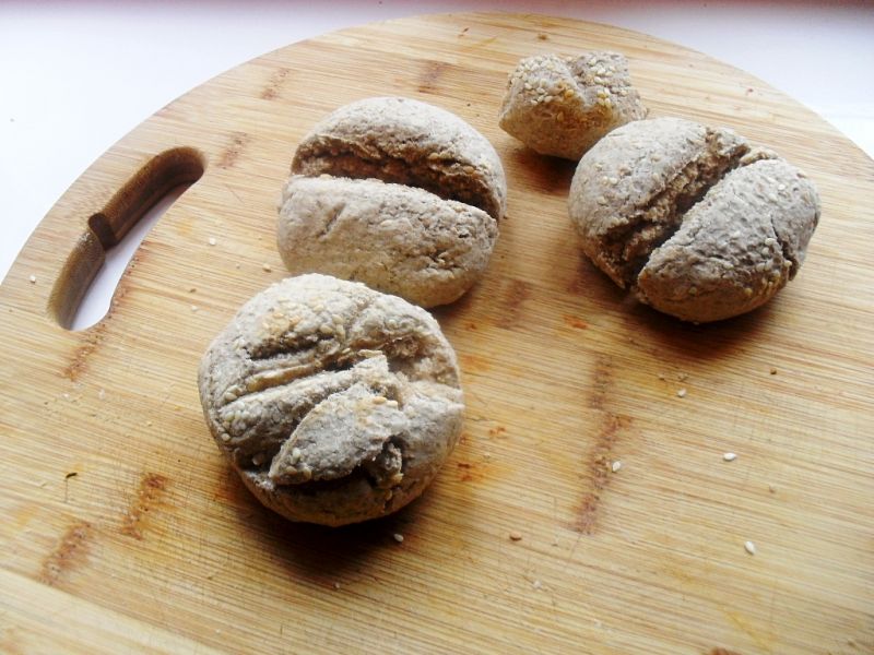 Razowe bułeczki z sezamem Razowe bułeczki z sezamem