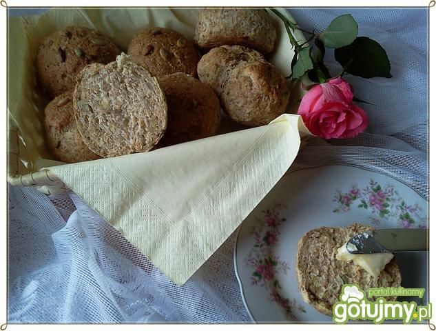 Razowe bułki z dynią, słonecznikiem