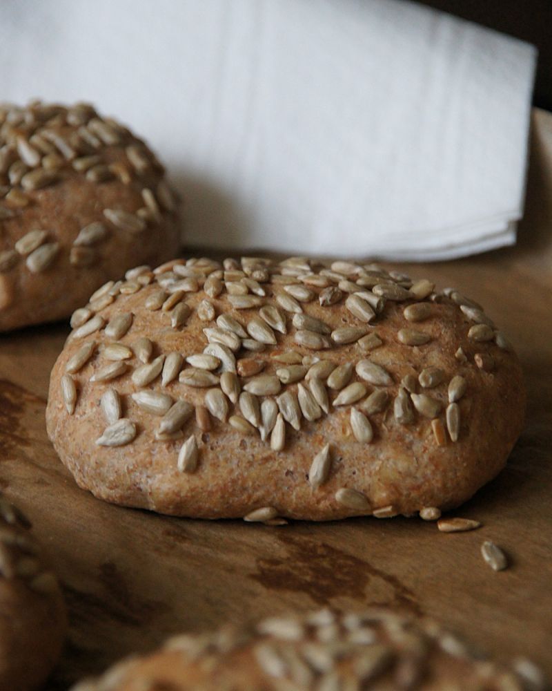 Razowe bułki ze słonecznikiem Razowe bułki ze słonecznikiem