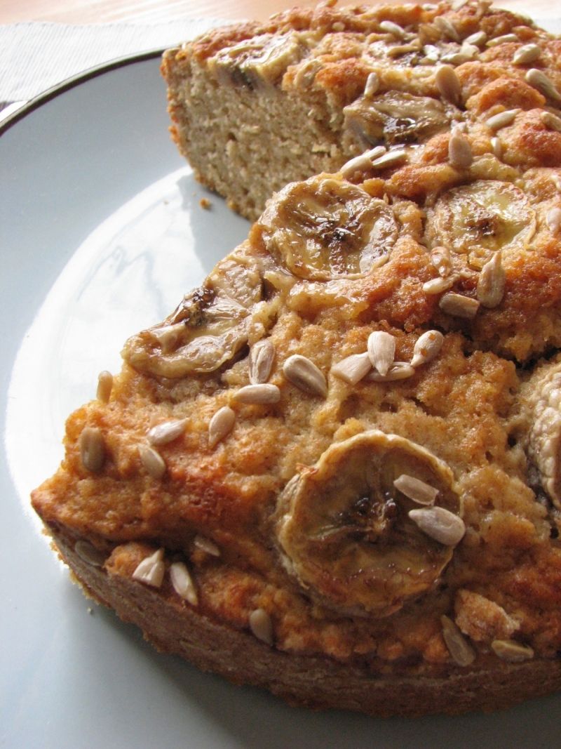 Razowe ciasto z bananami i cukrem kokosowym