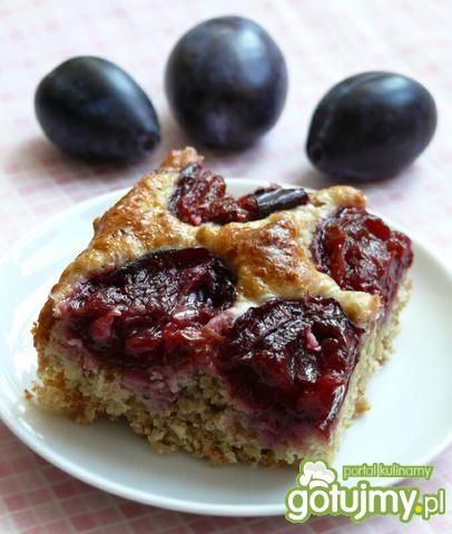 Razowe drożdżowe ze śliwkami