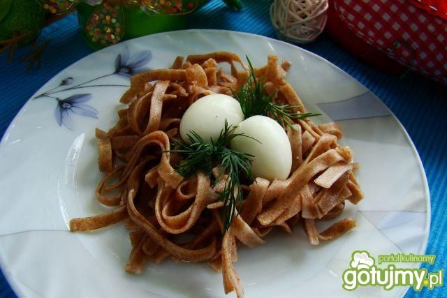 Razowe gniazdka z jajkiem Razowe gniazdka z jajkiem