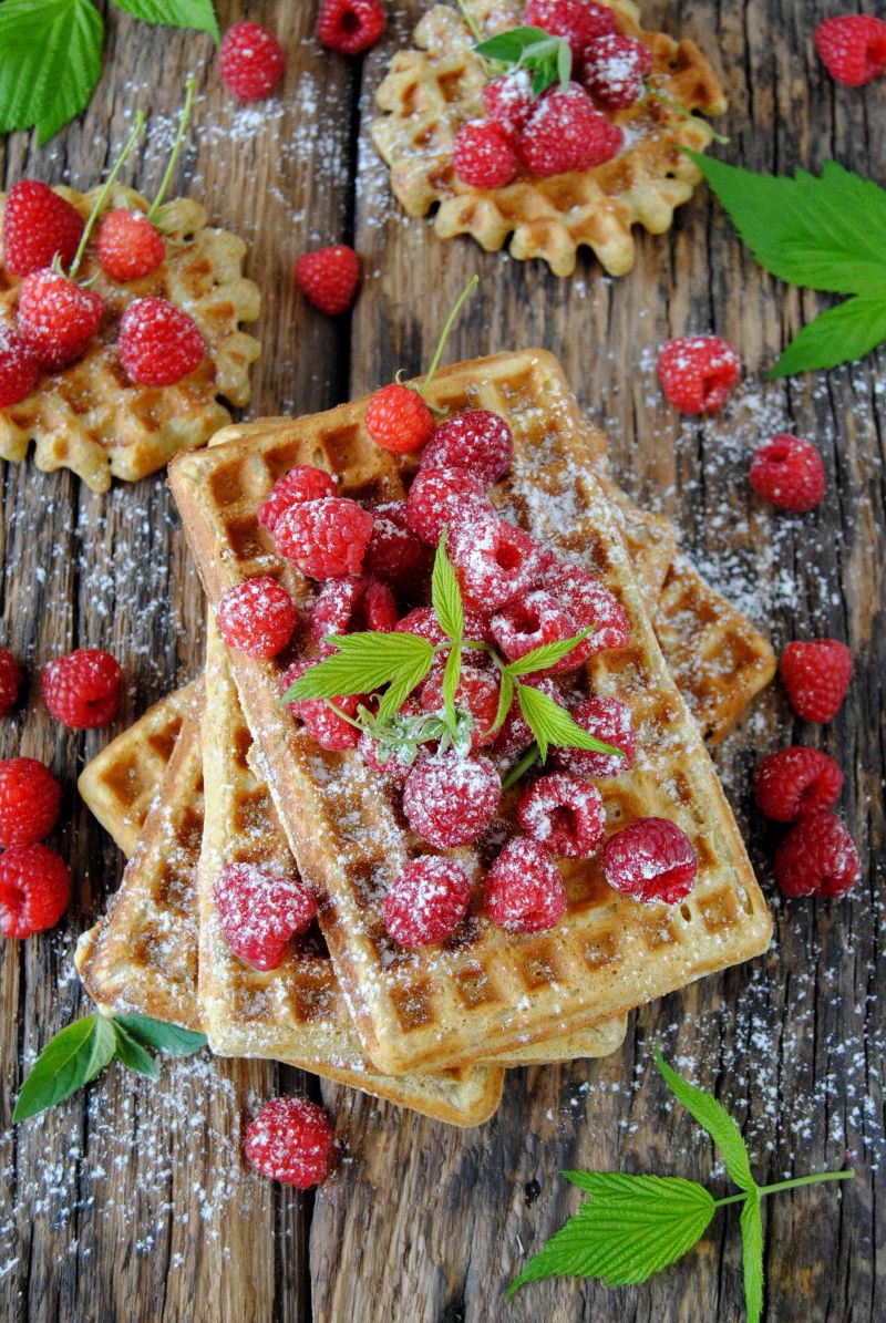 Razowe gofry z malinami Razowe gofry z malinami