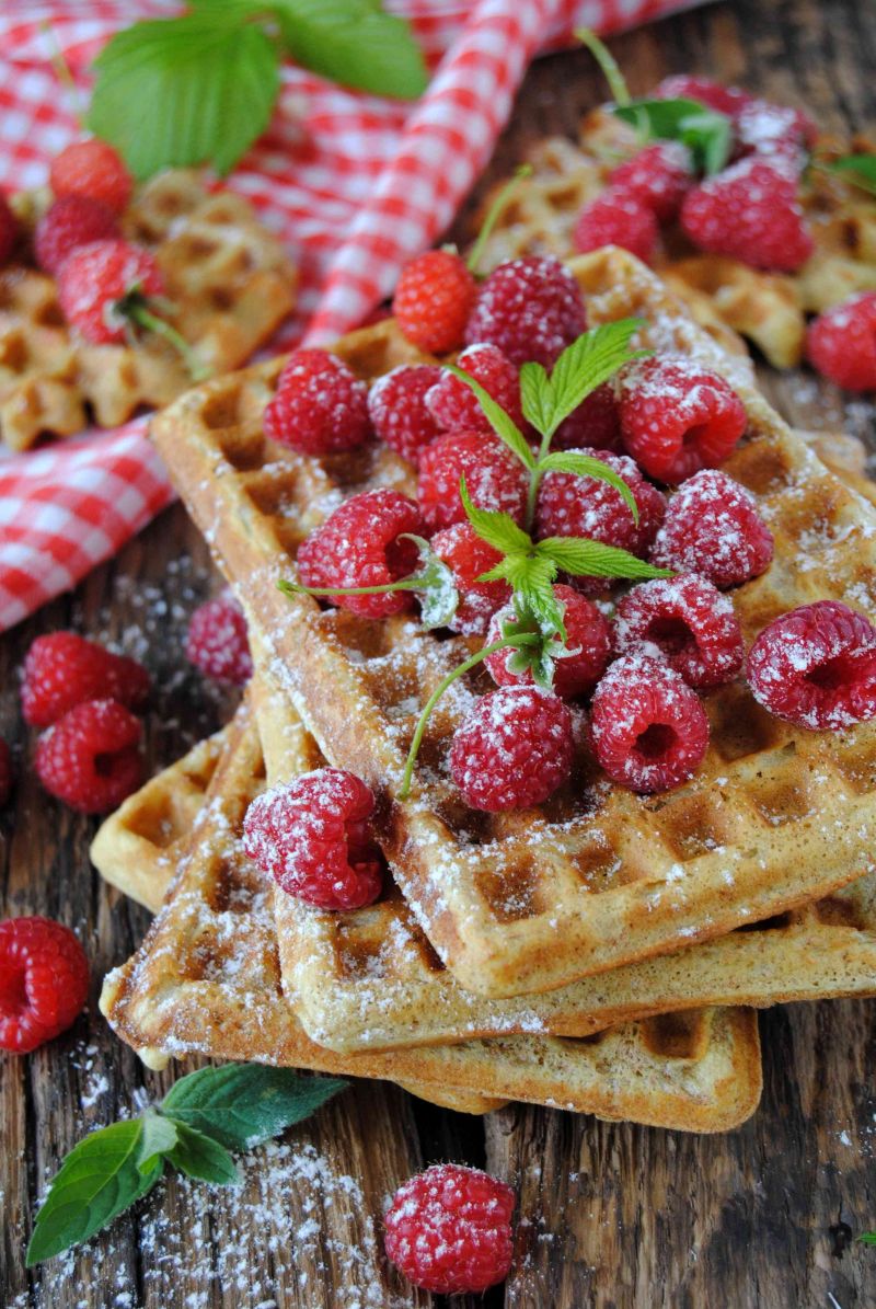 Razowe gofry z malinami Razowe gofry z malinami