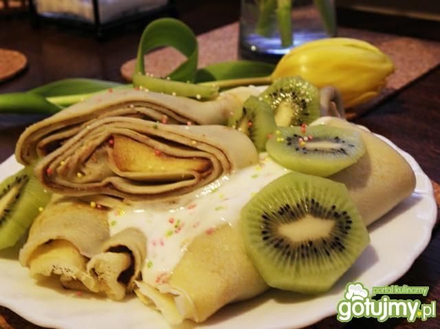 Razowe naleśniki z serkiem czekoladowym