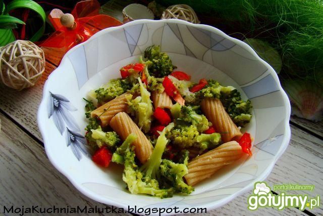 Razowe penne z brokułem