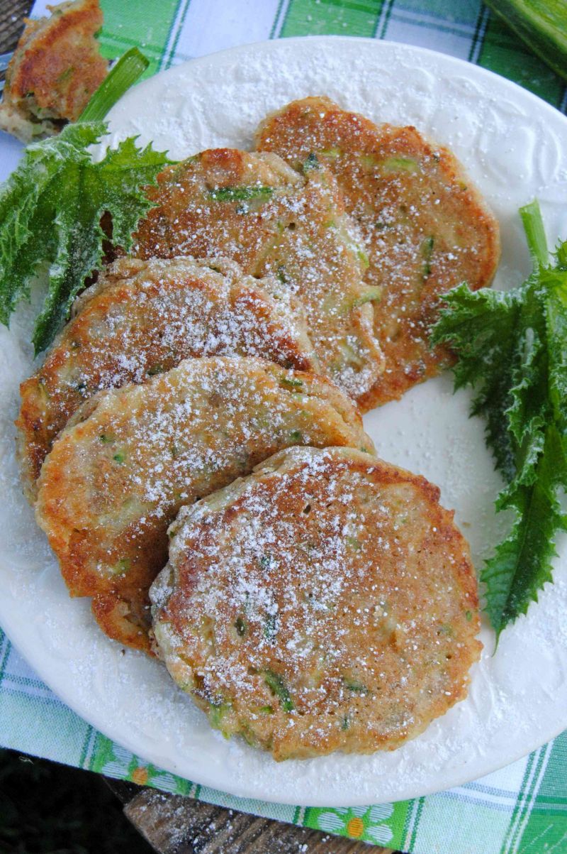 Razowo - cukiniowe racuszki  z kokosową nutą Razowo - cukiniowe racuszki  z kokosową nutą