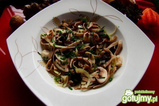 Razowy makaron z grzybami  Razowy makaron z grzybami