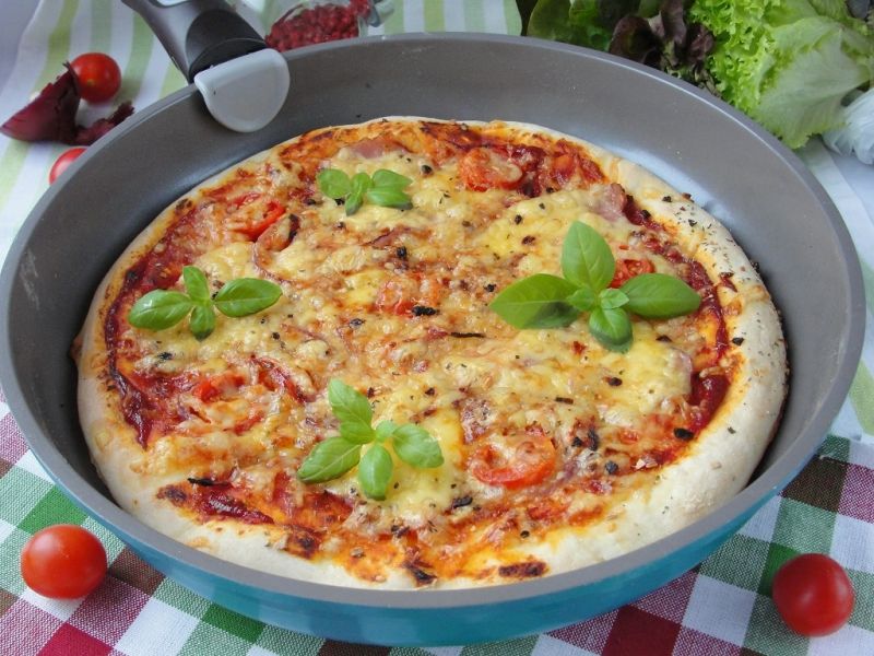 Redakcja poleca 12 przepisów na pizzę Redakcja poleca 12 przepisów na pizzę