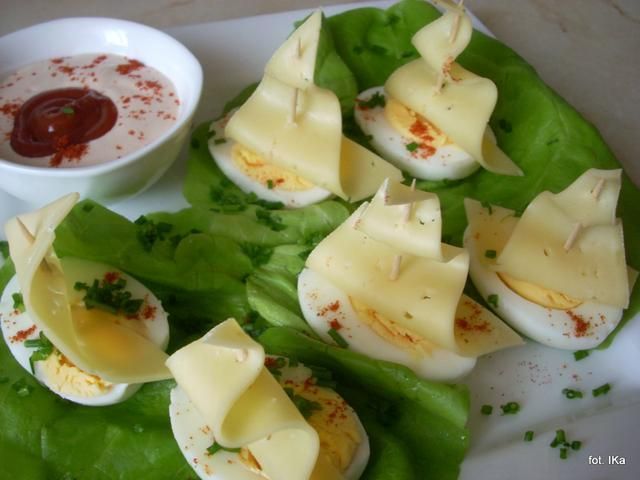 Regaty na liściach sałaty 