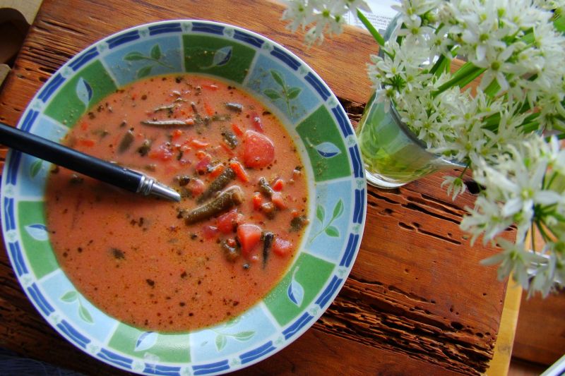 Regionalny barszcz z botwinką  