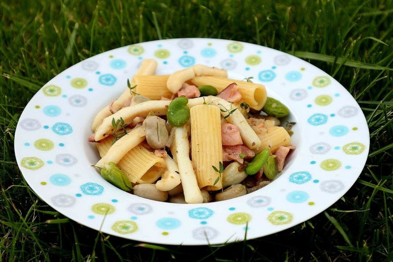 Rigatoni z kalmarami i bobem