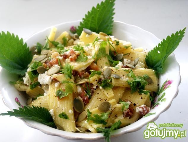 Rigatoni z serem ,pestkami i czosnkiem  Rigatoni z serem ,pestkami i czosnkiem