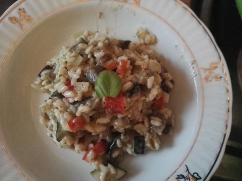 Risotto a'la leczo z bakłażanem, papryką i cukinią