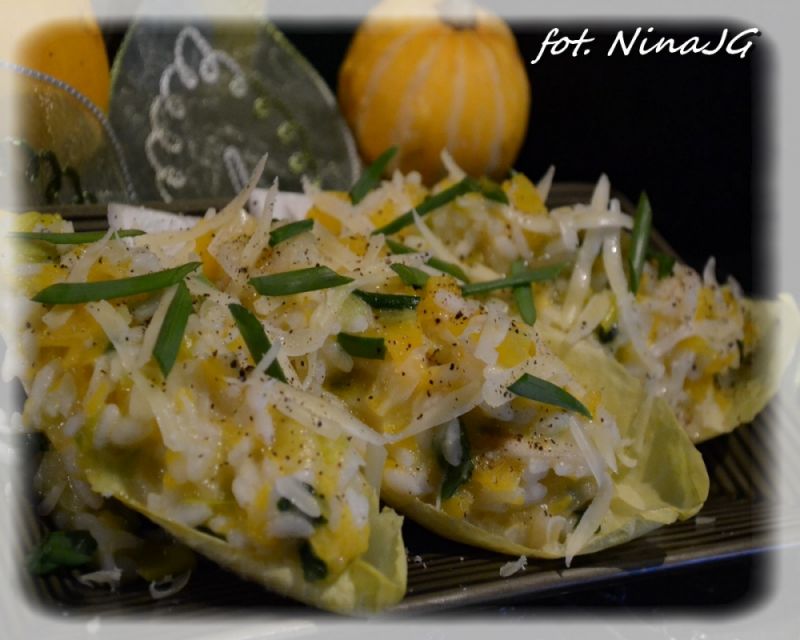 Risotto dyniowe z cheddarem w cykorii