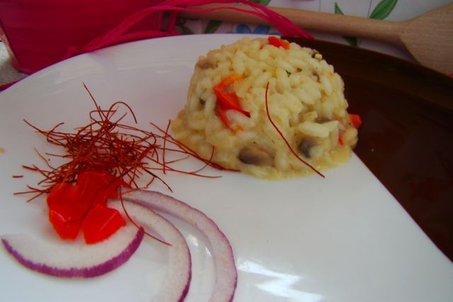 Risotto z białym winem papryką i pieczarkami 