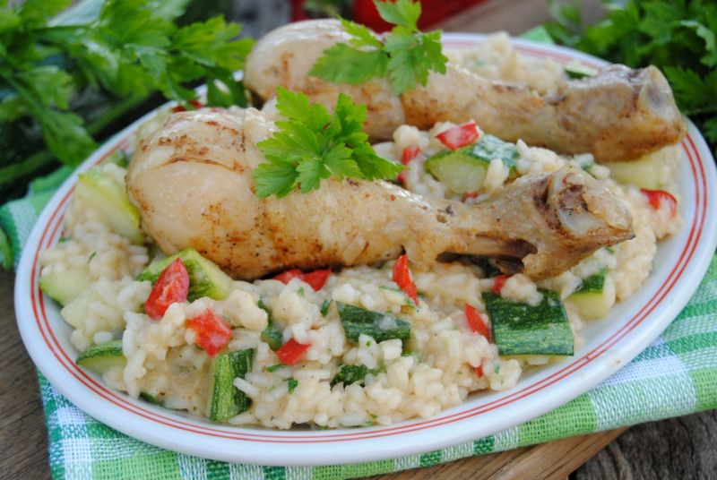 Risotto z cukinią i drobiowymi pałkami