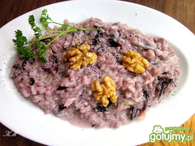 Risotto z czerwoną cykorią i orzechami Risotto z czerwoną cykorią i orzechami