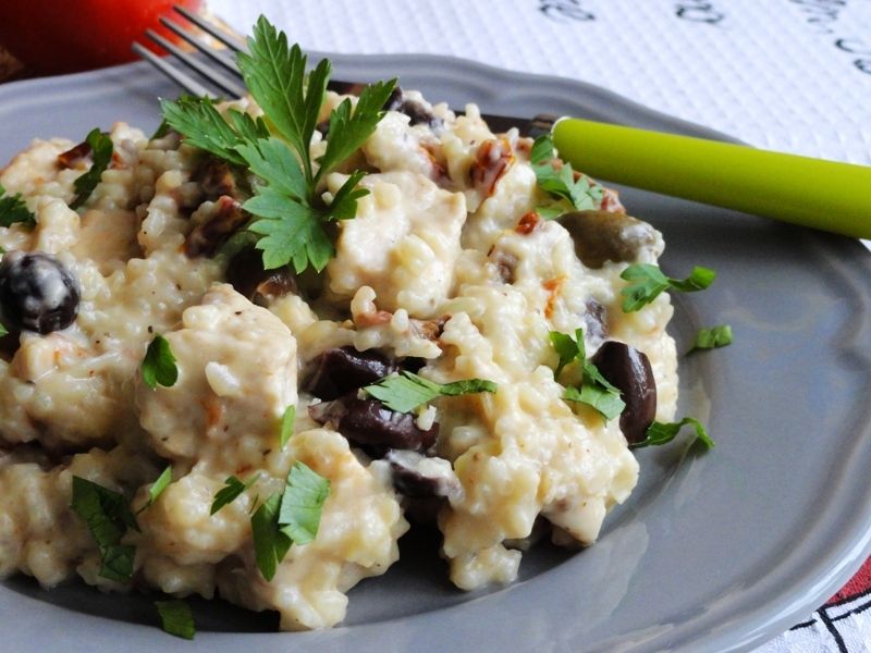 Risotto z kurczakiem, oliwkami i pomidorkami Risotto z kurczakiem, oliwkami i pomidorkami