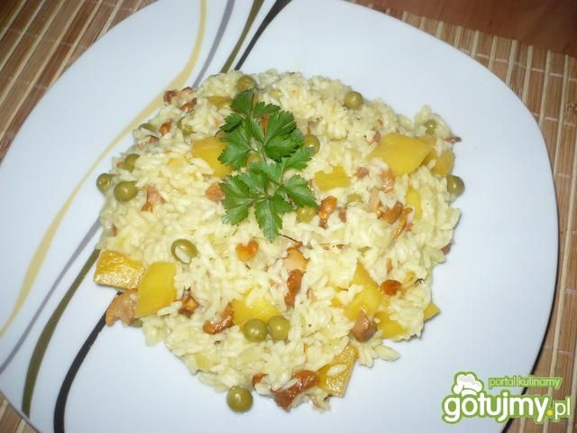 Risotto z kurkami, groszkiem i cukinią Risotto z kurkami, groszkiem i cukinią