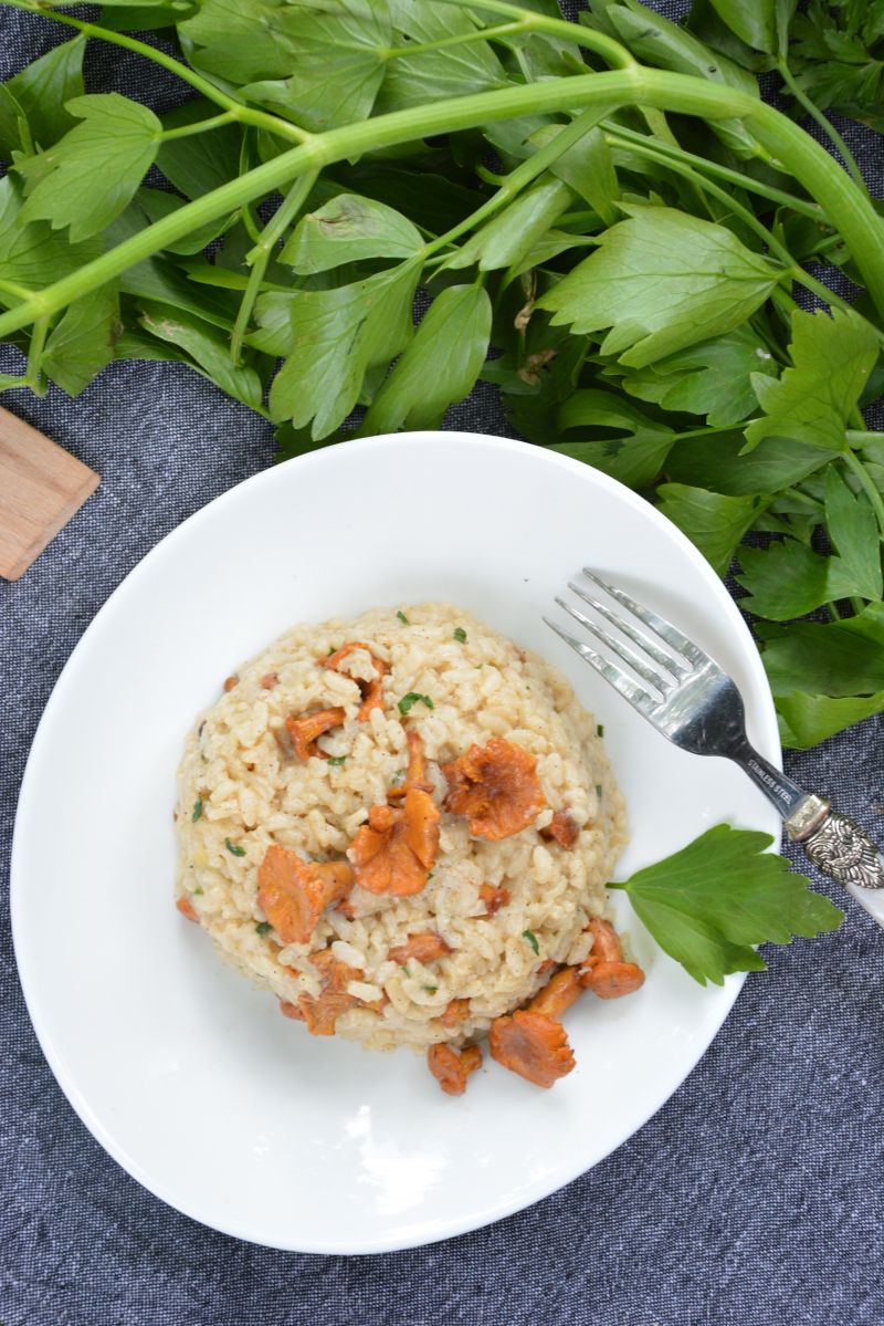 Risotto z kurkami i świeżym lubczykiem Risotto z kurkami i świeżym lubczykiem