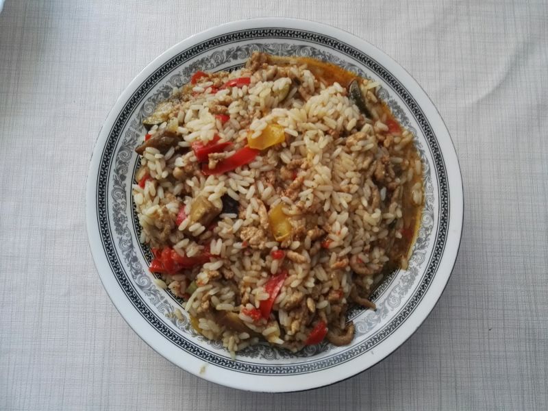 Risotto z warzywami i mięsem mielonym Risotto z warzywami i mięsem mielonym