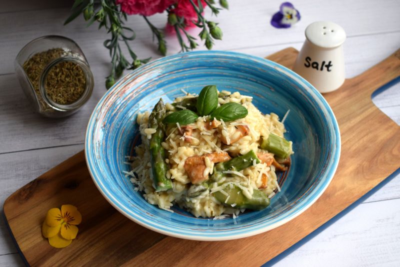 Risotto ze szparagami i kurkami  Risotto ze szparagami i kurkami