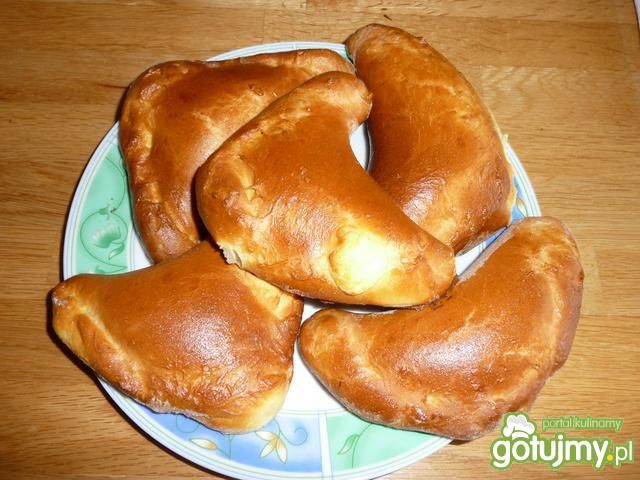 Rogale drożdżowe z serem