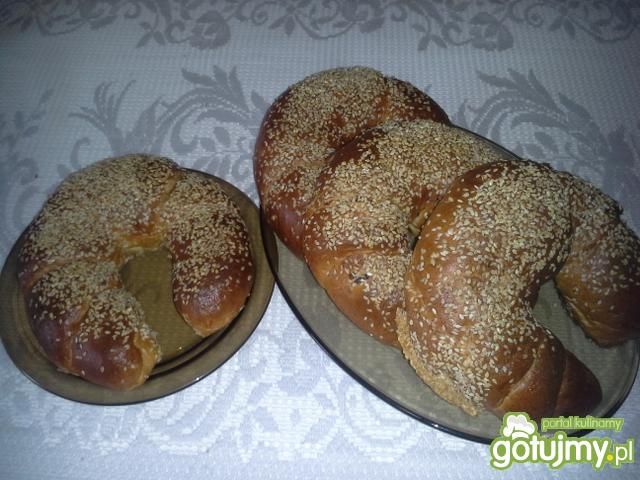 Rogale drożdżowe z sezamem Rogale drożdżowe z sezamem