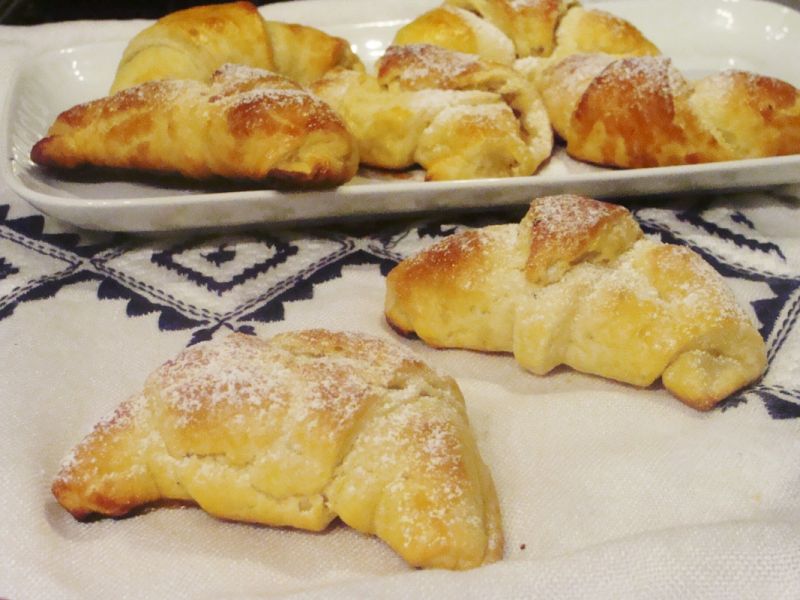 Rogale z brzoskwiniami 