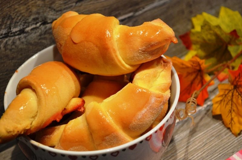 Rogaliki drożdżowe 